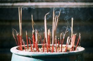 Heavy incense use can raise risk of lung cancer.